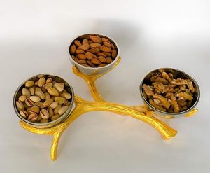 Ensemble de 3 bols à condiments avec un design martelé doré |   Bols de service pour fruits secs, chutneys, snacks, sauces, cornichons et décoration de table - Product Image 2