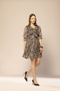 Vestido Negro Estampado Abstracto de Diseñador Premium, Vestido de Mujer con Estampado, Ropa de Calle, Uso Diario, Disponible a Precio de Exportación - Product Image 2