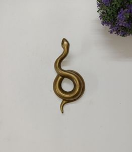 Centre de table en métal doré en forme de serpent, pièce décorative unique pour table basse et aménagement intérieur haut de gamme - Product Image 5