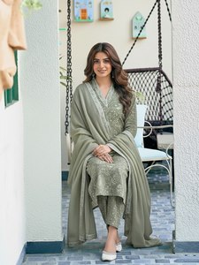 Conjunto de Salwar Kameez Tradicional para Mujer, en Rayón Elástico Bordado, con Dupatta, Cuello en V, Largo hasta el Tobillo, para Bodas Indias/Pakistaníes - Product Image 4