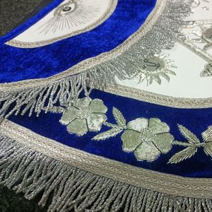 Delantal Masónico de Alta Calidad Hecho a Mano con Piel de Cordero 100% y Flecos Plateados, Personalizado para Maestro Masón - Product Image 2