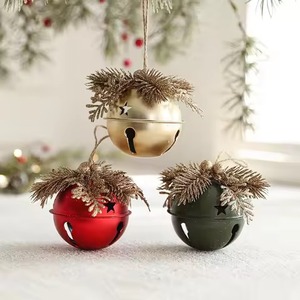 Décoration de Noël haut de gamme : Cloche en métal artisanale pour collections de décoration festive - Product Image 3