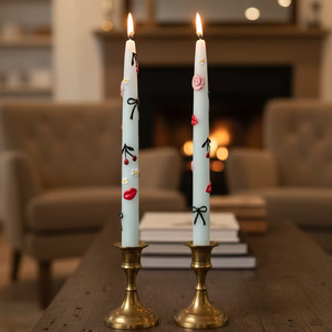 Ensemble de bougies coniques en cire de soja peintes à la main Chic Romance (lot de 2) pour Noël, les anniversaires, les centres de table et la mise en beauté esthétique de la table - Product Image 2