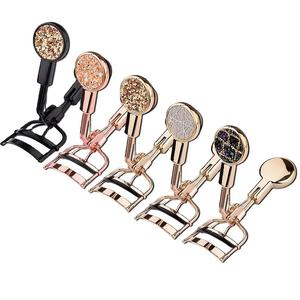 Vente en gros de recourbe-cils manuel doré de haute qualité, personnalisé, durable, en acier inoxydable, nouvel outil de beauté brillant - Product Image 1