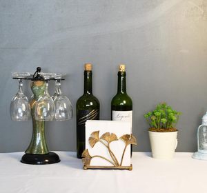 Porte-serviettes vertical en métal, feuille de Ginkgo Biloba décorative, distributeur de serviettes en papier, support de table pour cocktails, organiseur de salle à manger - Product Image 1