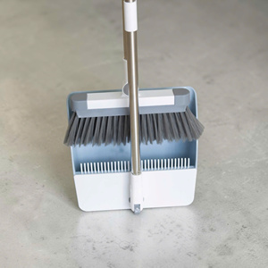 Ensemble balai et pelle 2-en-1 avec manche en acier, poils légers à dents, pelle en plastique de taille moyenne, style moderne pour le nettoyage des sols - Product Image 2