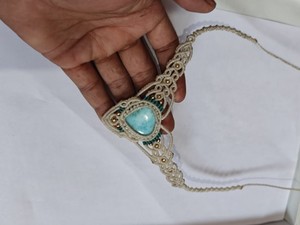 HARI OM CREATIONS Conjunto de Collar de Macramé Hecho a Mano con Piedras Turquesa, Colgante en Capas con Cuentas Doradas Estilo Boho, Certificado IGI para Mujer - Product Image 3