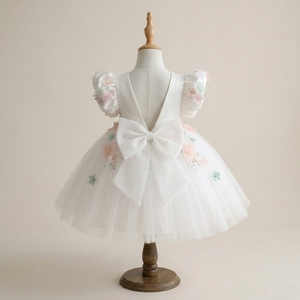 Robe de Demoiselle d'Honneur Artisanale en Satin Ivoire Uni, Faite à la Main avec Appliques 3D de Fleurs Roses, Manches Bouffantes en Tulle, Style Princesse pour Mariage et Anniversaire - Product Image 3
