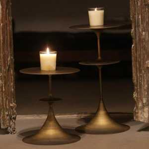 Support à bougies moderne en fer Aurora à deux niveaux, fait main, écologique, durable et portable pour les activités religieuses - Product Image 1