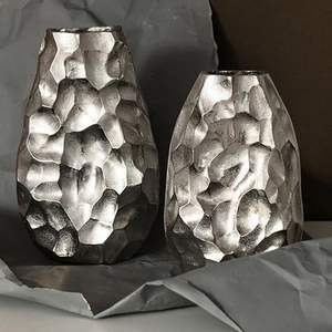 Florero Metálico Premium con Construcción Duradera y Acabado Elegante para una Decoración Floral Interior con Estilo - Product Image 4