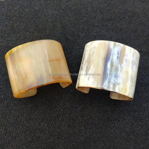 Bracelet manchette en corne de buffle naturel Accessoire de mode fait main écologique - Product Image 4