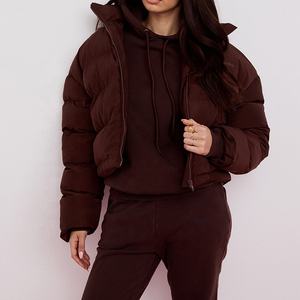 Veste matelassée noire de haute qualité avec logo personnalisé OEM, veste matelassée pour homme, veste matelassée d'hiver pour femme, veste matelassée qui garde au chaud - Product Image 2