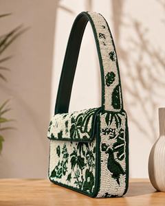 Elegante Bolso de Hombro con Cuentas Negras Florales, Personalizable con Impresión Tipográfica, Bolso Cruzado para Mujer, Bolso de Fiesta, Bolso de Boda - Product Image 2