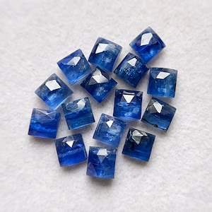 พลอยไคยาไนต์สีน้ำเงินทรงโรสคัทสี่เหลี่ยมแบน 15 ชิ้น ชุดพลอยไคยาไนต์สีน้ำเงินธรรมชาติสำหรับทำเครื่องประดับแฮนด์เมด - Product Image 5