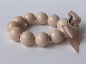 Pulsera de cuentas de resina rosa con dijes de corazón redondos, elástica y ajustable, joyería de moda para mujer, regalo para el Día de San Valentín - Product Image 4