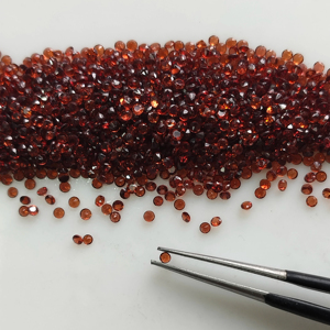 โกเมนสีแดงธรรมชาติ 1.5 มม. ทรงกลมเจียระไนแบบบริลเลียนท์ คุณภาพดีที่สุด พลอยเม็ดเดี่ยวสำหรับทำเครื่องประดับ - Product Image 4