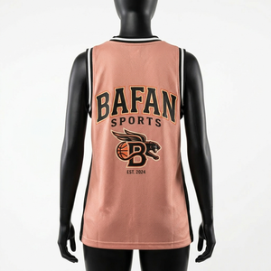 Camiseta de baloncesto para mujer, duradera, de tela de malla de poliéster, color melocotón con panel lateral negro, sin mangas, con estampado por sublimación, logotipo personalizado, algodón. - Product Image 3