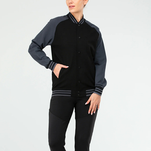 เสื้อแจ็คเก็ตเบสบอล ผ้าขนสัตว์ แบบ Letterman ดีไซน์ปรับแต่งได้ สินค้ามาใหม่ สีดำ ผู้หญิง ไซส์ใหญ่ สำหรับฤดูหนาว พิมพ์ลาย คอตั้ง แบบ Varsity - Product Image 2