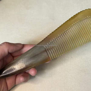 Peine de cuerno natural de alta calidad hecho a mano para peinar el cabello hecho de Peine de cuerno de búfalo real de la India - Product Image 2