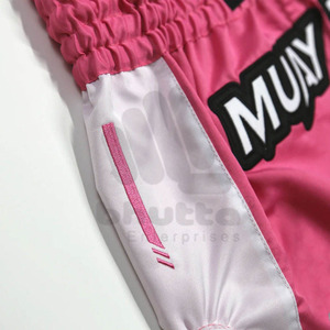 Shorts de Muay Thai professionnels en tissu respirant, shorts de kickboxing MMA, design personnalisé, fabriqués par Bhutta Enterprises - Product Image 3