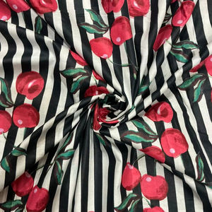 Tissu en coton camburé léger et écologique, imprimé traditionnel Jaipuri, motif rayé cerise, 60x60, pour couverture de garçon - Product Image 1