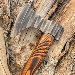 Hache Viking à double lame gravée personnalisable SCL, très vendue, avec fourreau en cuir et bois, lame en acier carbone 45 pour la survie et le camping - Product Image 5