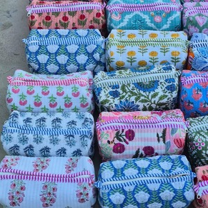 Lovely Floral Quilted Cosmetic Bag Small Size Zipper Closure Textile Material Portable Toiletry Bag - Product Image 5