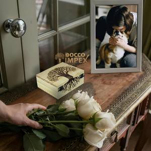 Urne funéraire artisanale en bois et résine, arbre de vie, boîte à cendres artisanale - Product Image 3