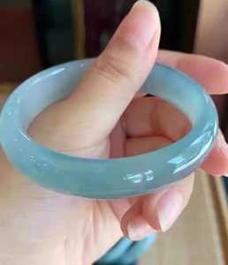 กำไลข้อมือเรซิ่นสีน้ำเงินทรงกลม งานฝีมือทำด้วยมือ - Product Image 6