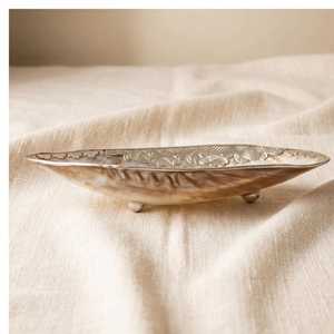 Plateau artisanal en nacre incrustée, en rotin et jute, petit organisateur de rangement - Product Image 1