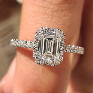 Bague de fiançailles unique en or massif 14K/18K avec diamant taille émeraude cultivé en laboratoire et pierre cachée Peekaboo – Cadeau idéal pour les mariages - Product Image 1