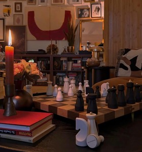 Échiquier de luxe en bois massif fait main, finition noyer, design moderne, forme personnalisable – Cadeau idéal pour la maison, les mariages ou les jeux de stratégie - Product Image 3