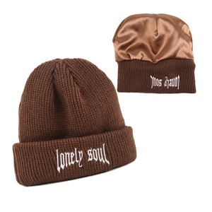 Fabricant de bonnets personnalisés : Bonnets d'hiver chauds avec logo sur mesure, broderie, doublure en satin et revers, style casquette de motard - Product Image 1
