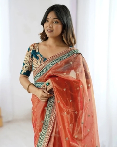 Sari Jimmy Jimmy en organza de soie brodé et orné, réversible, infroissable, prêt pour les fêtes, style Bollywood - Product Image 1