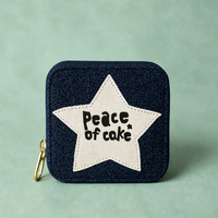Organisateur de bijoux de voyage compact en denim moderne à double couche avec doublure en velours, étui portable pour femmes et filles, idéal pour le rangement et comme cadeau