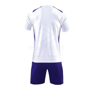 Nouvelle Arrivée Vente en Gros Uniforme de Football Léger, Respirant et Écologique pour Hommes, Fabriqué en Polyester de Qualité Supérieure, Nouveau Style - Product Image 2
