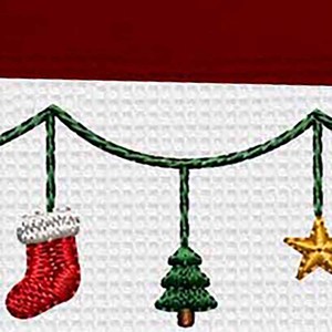 Beautiful Christmas Embroidery Design Oven Mitts <b>Red</b> Color Indian Manufacturer Oven Mitts Heat Insulation for Oven Use. - Product Image 3