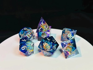 Jeu de dés en résine prêts à l'emploi, échantillon personnalisé de dés polyédriques en résine pour nouveaux jeux de société, fabricant d'accessoires de jeu en gros - Product Image 5