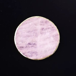 Juego de posavasos de resina rosa estilo mármol para exhibir, regalar y entretener invitados, decoración elegante y lujosa para la mesa del hogar, para usar con café o té. - Product Image 3