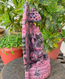 Marco de Templo Art Deco de Piedra Rosa y Negra Tallado a Mano, Panel Decorativo para Santuario, Fondo de Altar Espiritual, Exhibición de Ídolos, Decoración Ornamentada para Bodas - Product Image 3