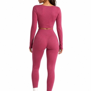 Ensemble de yoga deux pièces personnalisé pour femme – Legging taille haute à manches longues en tissu extensible, coupe confortable pour le yoga - Product Image 2