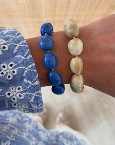 Bracelet perlé rose et blanc mignon pour femme, bijou tendance en résine acrylique et lucite sur cordon élastique pour soirée - Product Image 5