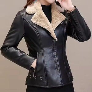 Chaqueta de Moto de Cuero PU para Mujer con Ribete de Piel, Cierre de Cremallera, Abrigo Grueso y Cálido para Invierno, Corte Regular, Color Sólido - Product Image 4