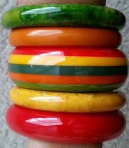 Bracelets en résine de haute qualité, de marque, très polis, avec motif d'ange, style coloré pour filles, fabriqués à la main en Inde - Product Image 2