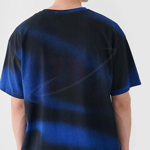 Camiseta de algodón para hombre, cuello redondo, manga corta, teñido degradado azul y negro, ajuste regular, informal, tejido transpirable, diseño de color liso - Product Image 4