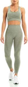 ชุดโยคะแบบไร้ตะเข็บสำหรับผู้หญิง เสื้อชั้นในกีฬาแบบสปอร์ตบรา กางเกงเลกกิ้งระดับกลางน่อง  รับผลิตแบบ OEM ODM พร้อมสกรีนโลโก้ ขายดี ชุดออกกำลังกาย 2 ชิ้น ระบายอากาศได้ดี ความยาวระดับเข่า - Product Image 4