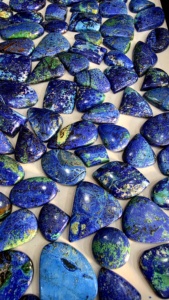 Cabujón de Azurita y Malaquita Natural |   Piedras Preciosas Sueltas de Alta Calidad, Pulimentadas, de Formas Mixtas, 18-40 mm, 5-16 g |   Venta al por Mayor de Gemas Nk - Product Image 4