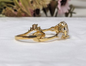 Ensemble de bague de fiançailles en moissanite taille ovale 3,20 carats, bijoux vintage, bague de mariage en diamant, ensemble de bagues de mariée en or jaune massif 14 carats - Product Image 2