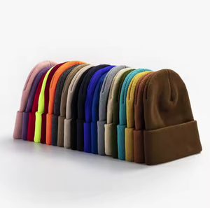 Bonnet en crochet rayé vintage pour femme, tricot jacquard personnalisé, broderie 3D, chaud et confortable pour l'hiver - Product Image 1