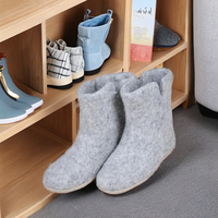 Bottes en feutre gris "Bottes douces, confortables et écologiques utilisant la maison intérieure" faites à la main au Népal